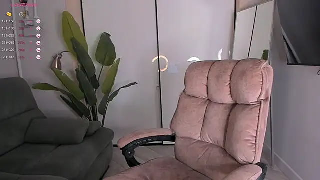 Snapshot of helen_ramsay chatting on November 12, 2025, 3:27 pm helen ramsay online show from November 12, 2025, 3:27 pm