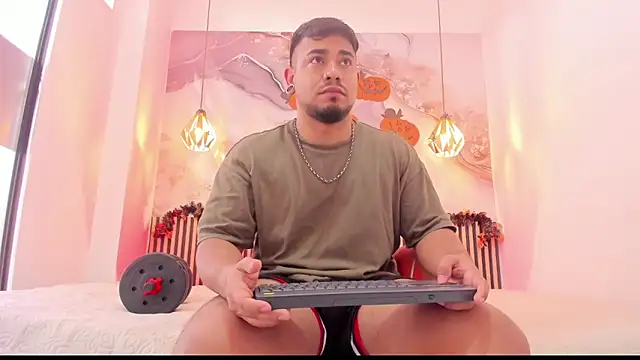 BrianMalonee online show from October 24, 2025, 12:04 pm