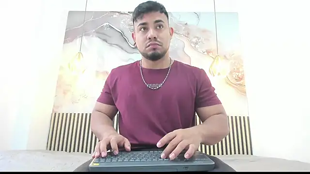 BrianMalonee online show from November 5, 2025, 11:57 am