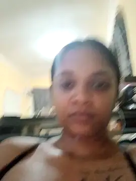 Indianqueen03 online show from October 17, 2025, 5:37 pm