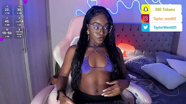 Snapshot of Miss_westt_ chatting on January 25, 2025, 8:10 am Miss westt  online show from January 25, 2025, 8:10 am