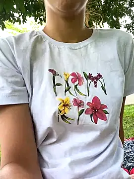 Snapshot of marianna1- chatting on November 27, 2025, 2:28 pm marianna1- online show from November 27, 2025, 2:28 pm