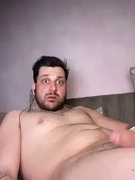 Snapshot of MaeltraJoy chatting on February 14, 2025, 11:20 pm MaeltraJoy online show from February 14, 2025, 11:20 pm