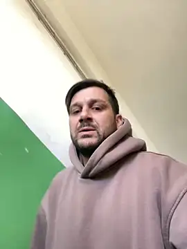 Snapshot of MaeltraJoy chatting on October 1, 2025, 11:14 am MaeltraJoy online show from October 1, 2025, 11:14 am