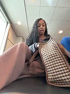 Your Paris online show from April 11, 2026, 12:31 pm