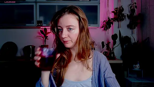 Snapshot of Elly_Helly chatting on November 17, 2025, 8:46 pm Elly Helly online show from November 17, 2025, 8:46 pm