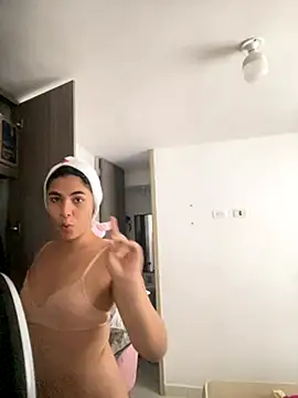 Snapshot of IsabelleFoxx_ chatting on November 5, 2025, 8:12 pm IsabelleFoxx online show from November 5, 2025, 8:12 pm