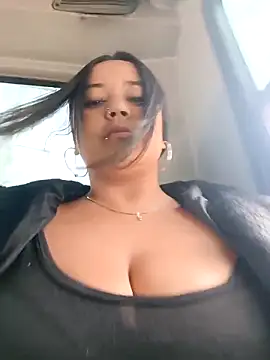 Snapshot of Cristal__04 chatting on October 8, 2025, 5:24 pm Cristal 04 online show from October 8, 2025, 5:24 pm