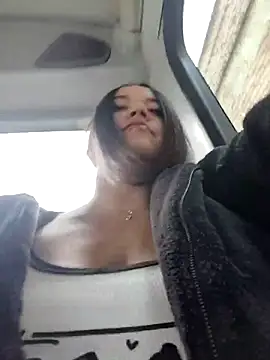 Snapshot of Cristal__04 chatting on November 19, 2025, 5:35 pm Cristal 04 online show from November 19, 2025, 5:35 pm