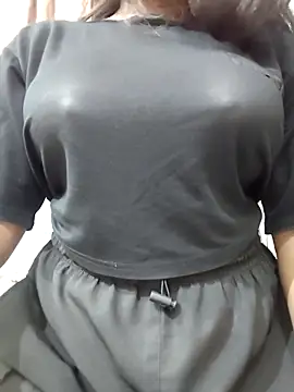 MohiniHott online show from April 18, 2026, 6:38 am