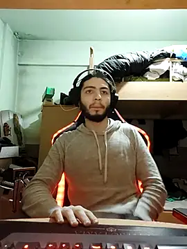 kleineid77 online show from February 12, 2026, 5:13 pm