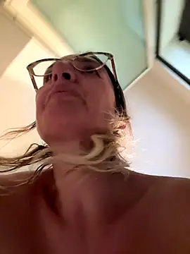 Snapshot of casalinga88 chatting on December 5, 2025, 12:37 pm casalinga88 online show from December 5, 2025, 12:37 pm