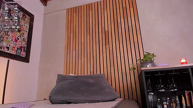 honeyhot69   online show from April 21, 2026, 12:01 pm