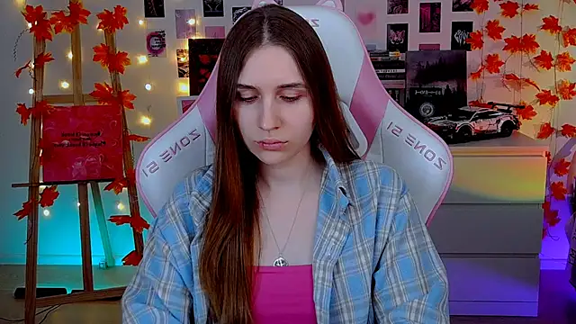 Snapshot of AliceCharmy chatting on November 17, 2025, 8:07 am AliceCharmy online show from November 17, 2025, 8:07 am