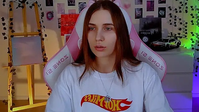 Snapshot of AliceCharmy chatting on February 19, 2025, 4:44 pm AliceCharmy online show from February 19, 2025, 4:44 pm