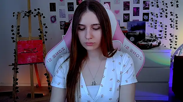 Snapshot of AliceCharmy chatting on September 17, 2025, 11:12 am AliceCharmy online show from September 17, 2025, 11:12 am