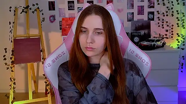 Snapshot of AliceCharmy chatting on February 24, 2025, 3:31 pm AliceCharmy online show from February 24, 2025, 3:31 pm