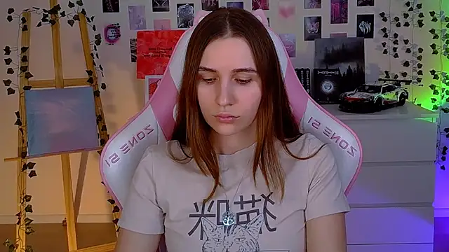 Snapshot of AliceCharmy chatting on February 14, 2025, 2:44 pm AliceCharmy online show from February 14, 2025, 2:44 pm