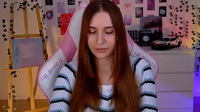 Snapshot of AliceCharmy chatting on February 12, 2025, 7:45 pm AliceCharmy online show from February 12, 2025, 7:45 pm