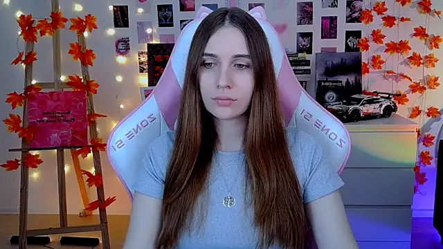 Snapshot of AliceCharmy chatting on November 4, 2025, 7:34 am AliceCharmy online show from November 4, 2025, 7:34 am