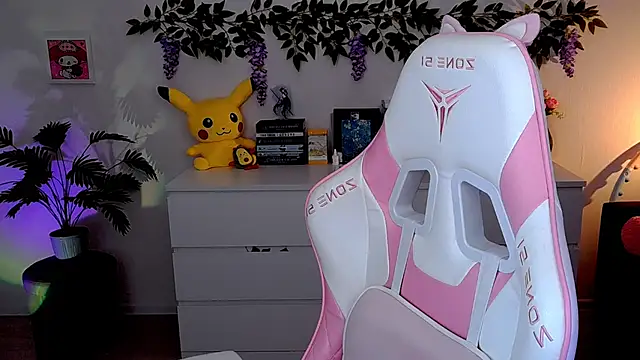 AliceCharmy online show from March 13, 2026, 4:01 pm