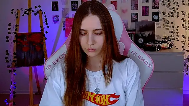 Snapshot of AliceCharmy chatting on March 16, 2025, 8:43 pm AliceCharmy online show from March 16, 2025, 8:43 pm