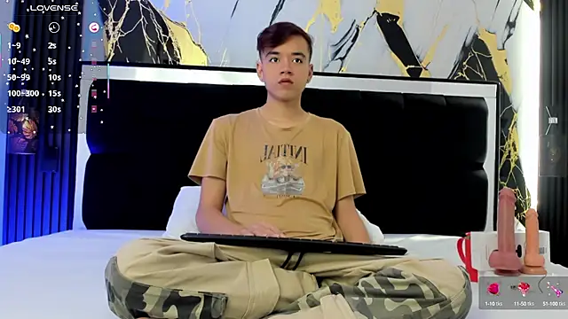 Snapshot of bunny_maxi chatting on October 5, 2025, 12:29 pm bunny maxi online show from October 5, 2025, 12:29 pm