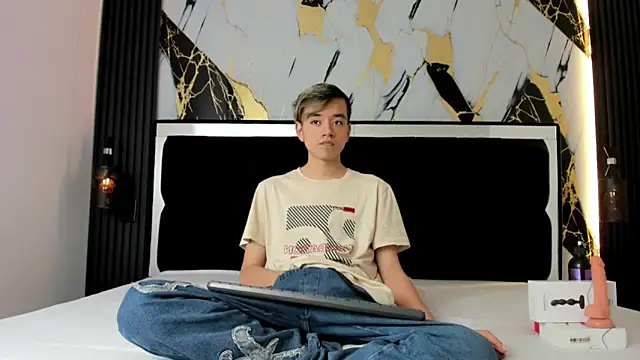 Snapshot of bunny_maxi chatting on March 8, 2025, 12:41 pm bunny maxi online show from March 8, 2025, 12:41 pm