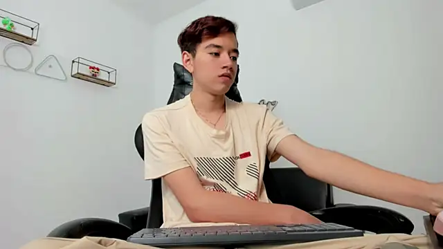 Snapshot of bunny_maxi chatting on November 29, 2025, 12:38 pm bunny maxi online show from November 29, 2025, 12:38 pm