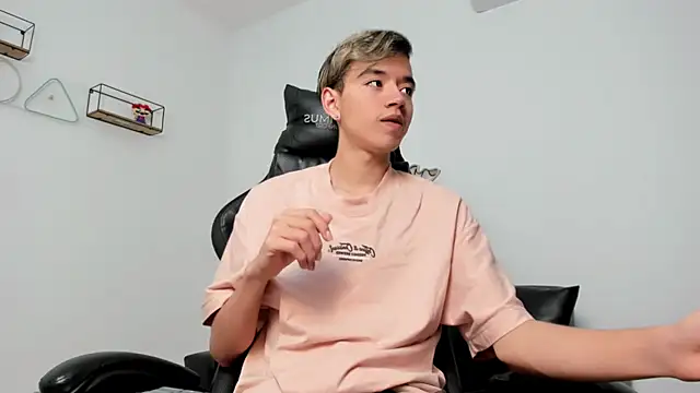 Snapshot of bunny_maxi chatting on March 10, 2025, 12:28 pm bunny maxi online show from March 10, 2025, 12:28 pm