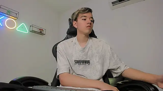 Snapshot of bunny_maxi chatting on March 9, 2025, 12:31 pm bunny maxi online show from March 9, 2025, 12:31 pm