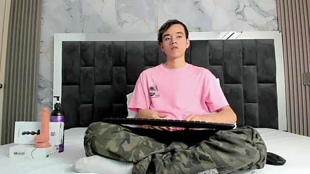 Snapshot of bunny_maxi chatting on March 21, 2025, 12:39 pm bunny maxi online show from March 21, 2025, 12:39 pm