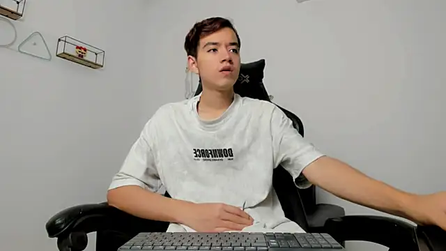 Snapshot of bunny_maxi chatting on December 3, 2025, 12:26 pm bunny maxi online show from December 3, 2025, 12:26 pm