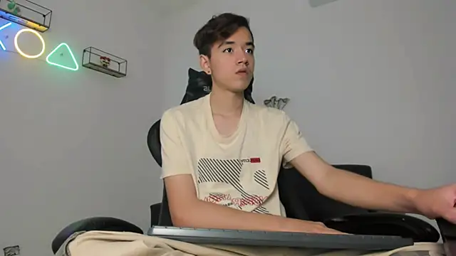 Snapshot of bunny_maxi chatting on November 17, 2025, 12:31 pm bunny maxi online show from November 17, 2025, 12:31 pm