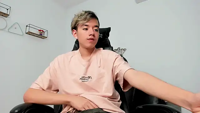 Snapshot of bunny_maxi chatting on March 10, 2025, 3:30 pm bunny maxi online show from March 10, 2025, 3:30 pm