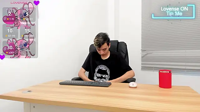 Snapshot of bunny_maxi chatting on March 20, 2025, 12:32 pm bunny maxi online show from March 20, 2025, 12:32 pm