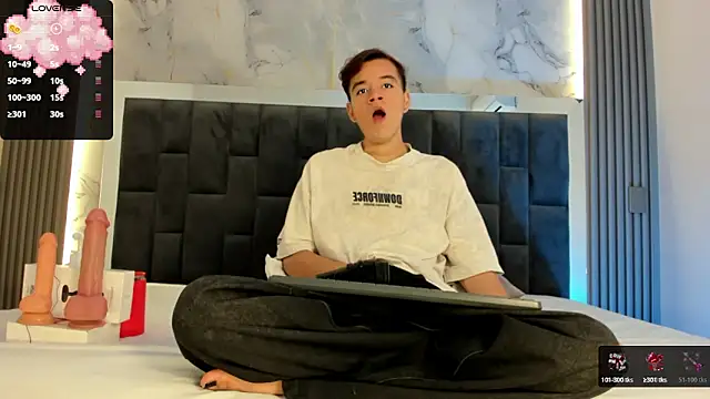 Snapshot of bunny_maxi chatting on October 24, 2025, 12:37 pm bunny maxi online show from October 24, 2025, 12:37 pm