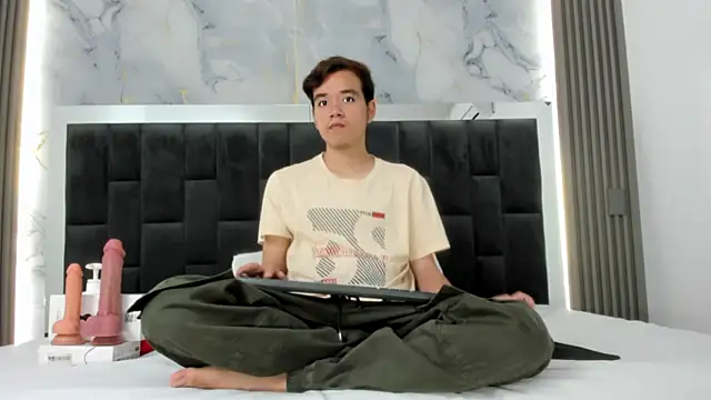 Snapshot of bunny_maxi chatting on December 5, 2025, 12:26 pm bunny maxi online show from December 5, 2025, 12:26 pm