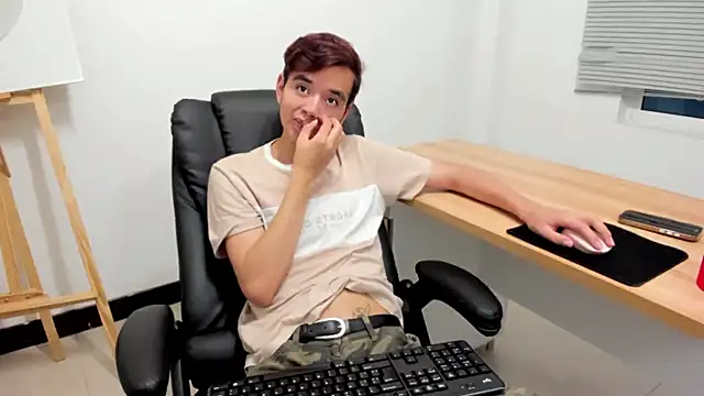 Snapshot of bunny_maxi chatting on November 27, 2025, 12:27 pm bunny maxi online show from November 27, 2025, 12:27 pm