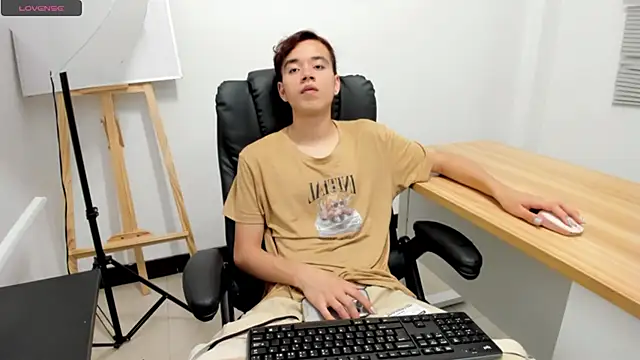 Snapshot of bunny_maxi chatting on October 30, 2025, 12:47 pm bunny maxi online show from October 30, 2025, 12:47 pm