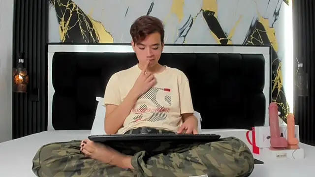 Snapshot of bunny_maxi chatting on November 21, 2025, 1:32 pm bunny maxi online show from November 21, 2025, 1:32 pm