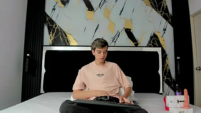 Snapshot of bunny_maxi chatting on March 22, 2025, 12:35 pm bunny maxi online show from March 22, 2025, 12:35 pm