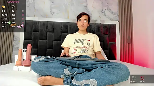 Snapshot of bunny_maxi chatting on October 3, 2025, 12:28 pm bunny maxi online show from October 3, 2025, 12:28 pm