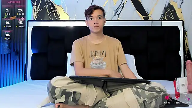 Snapshot of bunny_maxi chatting on October 25, 2025, 12:39 pm bunny maxi online show from October 25, 2025, 12:39 pm