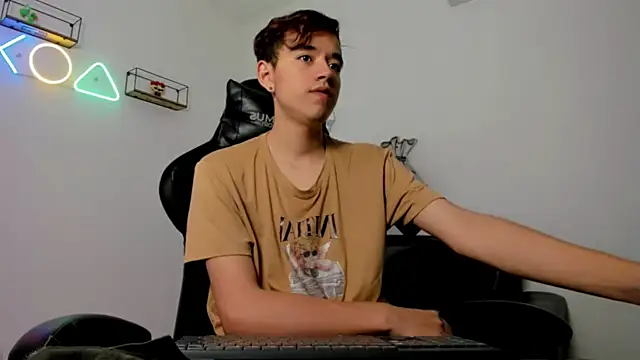 Snapshot of bunny_maxi chatting on November 24, 2025, 12:27 pm bunny maxi online show from November 24, 2025, 12:27 pm