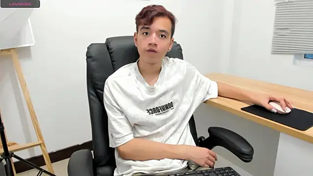 Snapshot of bunny_maxi chatting on October 29, 2025, 12:59 pm bunny maxi online show from October 29, 2025, 12:59 pm