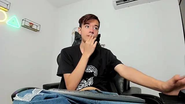 Snapshot of bunny_maxi chatting on November 3, 2025, 12:42 pm bunny maxi online show from November 3, 2025, 12:42 pm