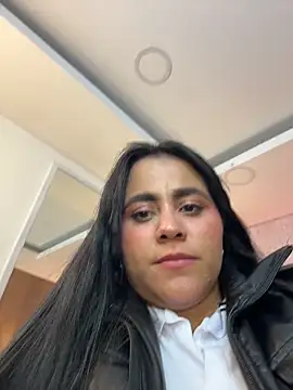 Brenda Garcia online show from November 21, 2025, 9:58 pm