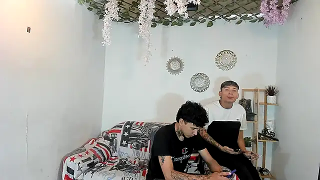 Snapshot of oliverhot2005 chatting on November 10, 2025, 2:33 pm oliverhot2005 online show from November 10, 2025, 2:33 pm