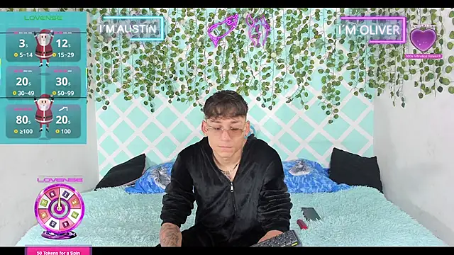 Snapshot of oliverhot2005 chatting on November 23, 2025, 2:05 pm oliverhot2005 online show from November 23, 2025, 2:05 pm